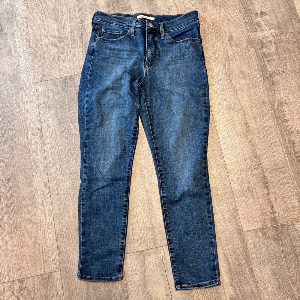 Women's Size 30 Super Skinny Levi's Medium Wash Jeans